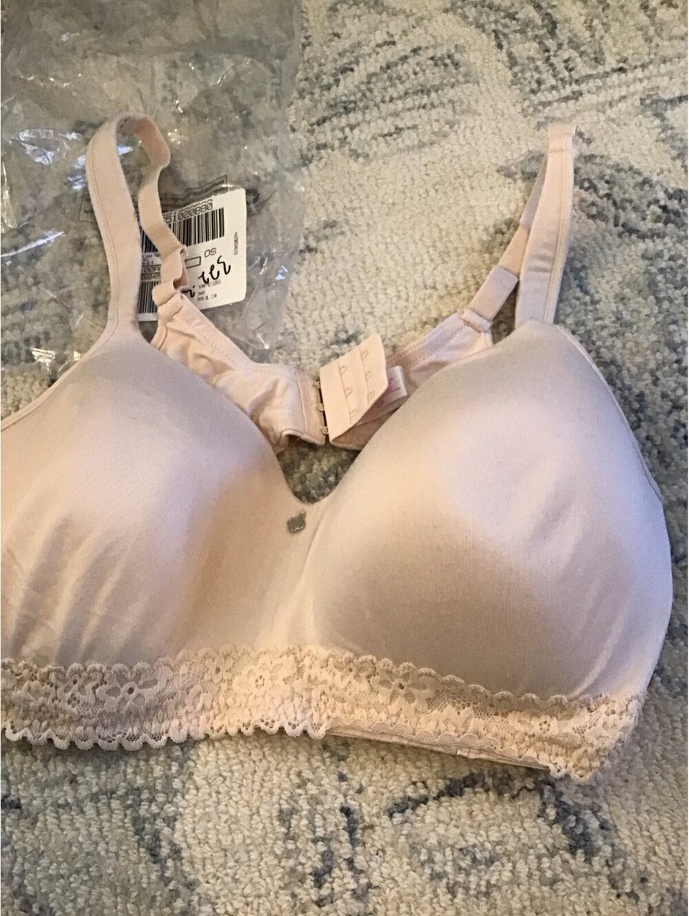 Breezies bra, 42b, tshirt bra, molded cups, wirefree, new